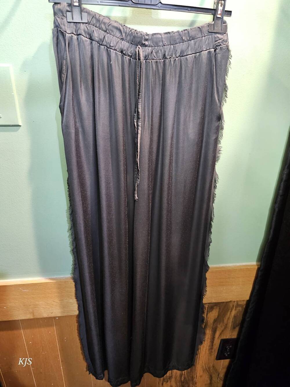 NEW MADE IN ITALY women's silk pant with fringe in charcoal